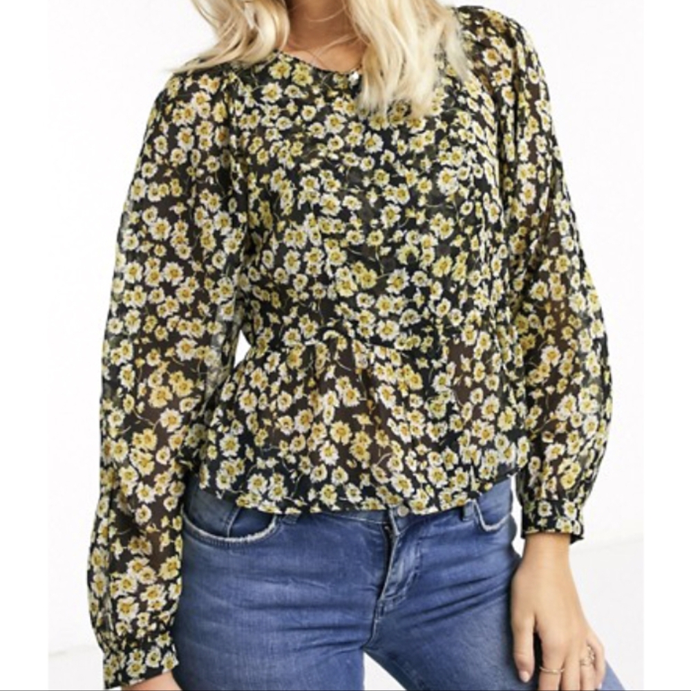Pull&Bear Peplum Top in Daisy Print